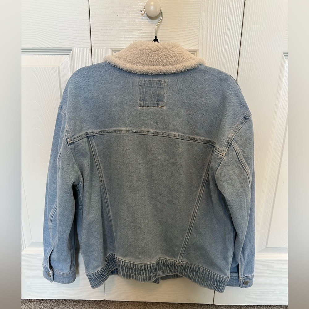 Hollister Denim Oversized Bomber Jacket with Sherpa Collar Size Small NWT - Picture 4 of 6